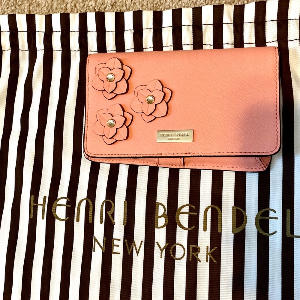 Henri Bendel Essentials Wallet